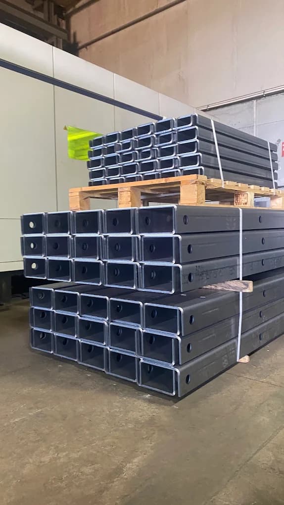 Palletised C profiles bent in series