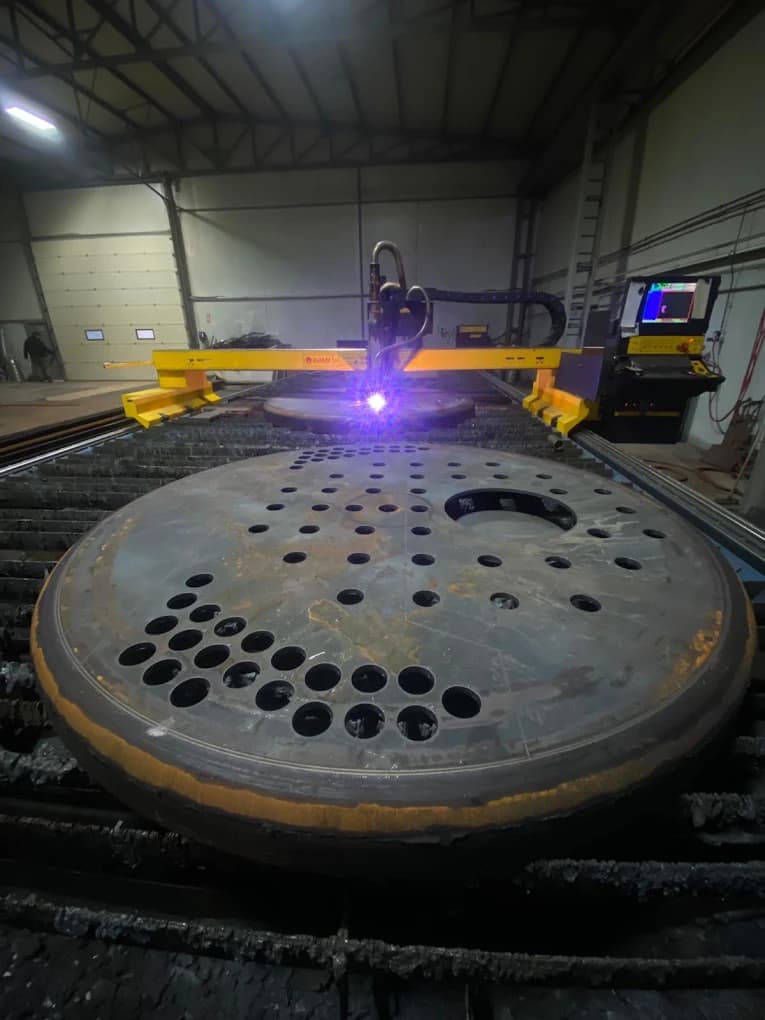 Ajan CNC plasma cutting machine and control unit in the workshop