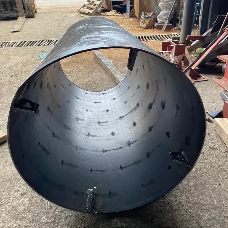 Heavy plate body formed by roll bending