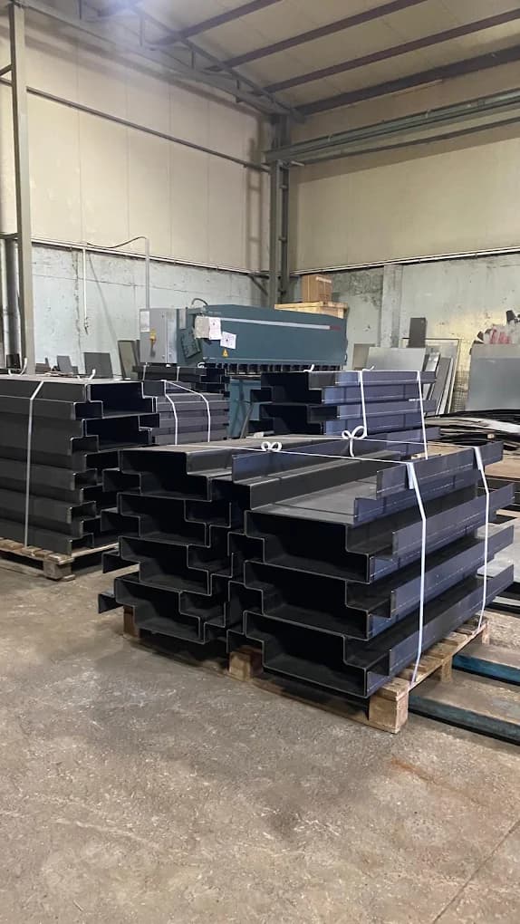 Press Brake Bending — 3000 mm bending length · up to 10 mm